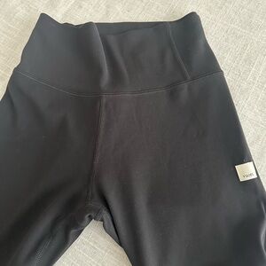 Vuori AllTheFeels Slim Flare Women's Regular Black Leggings